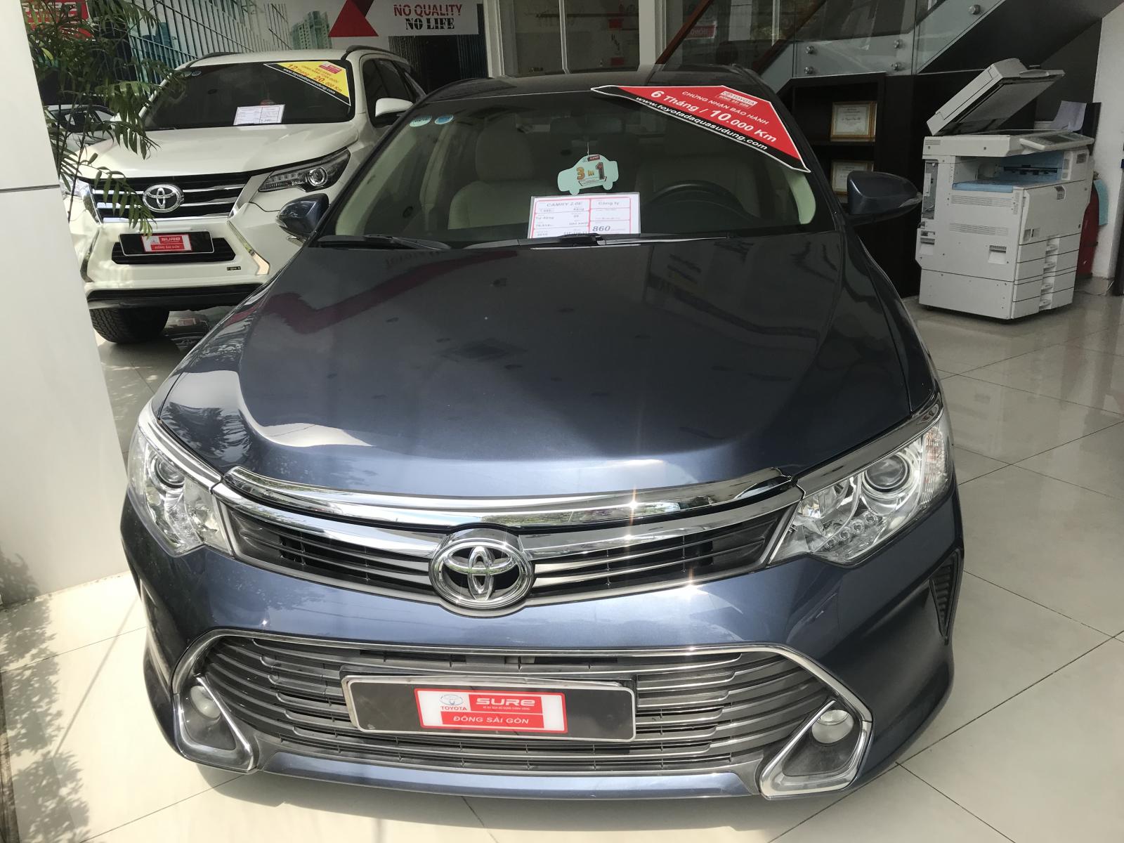 Toyota Camry E 2015 - Bán Camry 2.0E 2015 màu ghi xanh, hiếm chỉ còn một con