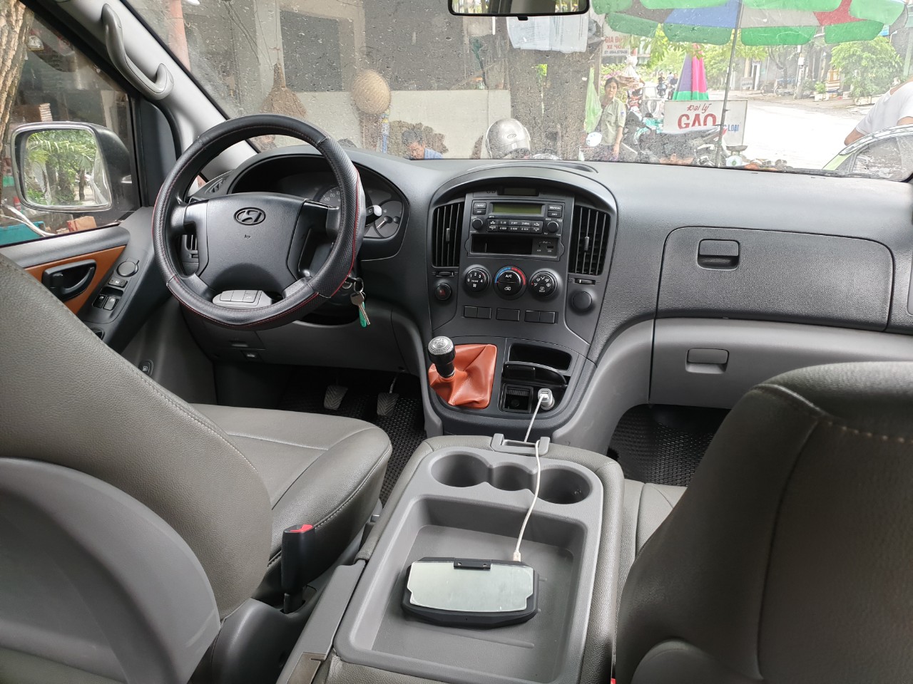 Hyundai Starex 2012 - Bán xe bán tải Hyundai Starex 2012, 6 chỗ, nhập khẩu, màu bạc, máy xăng