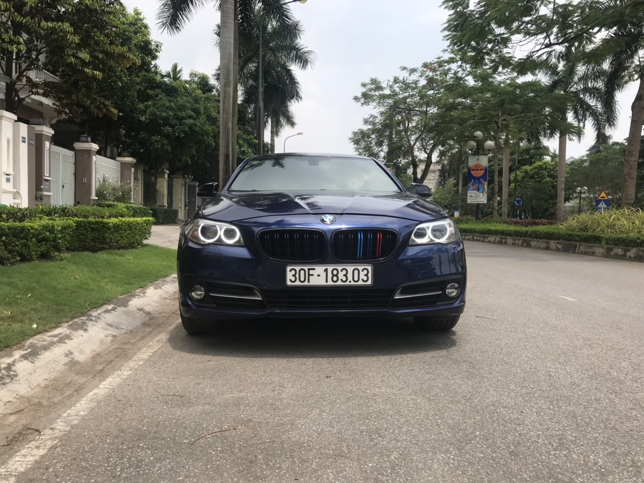 BMW 5 Series 520i 2016 - BMW 5 Series 520i năm sản xuất 2016, màu xanh lam, nhập khẩu