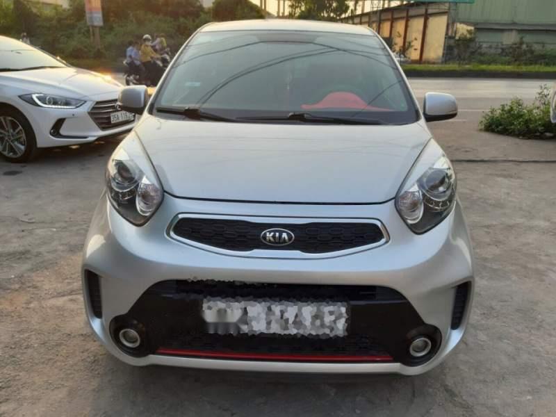 Kia Morning SI MT 2015 - Cần bán gấp xe Kia Morning Si 2015, màu bạc, xe dùng gia đình, giữ gìn kỹ, odo 6 vạn