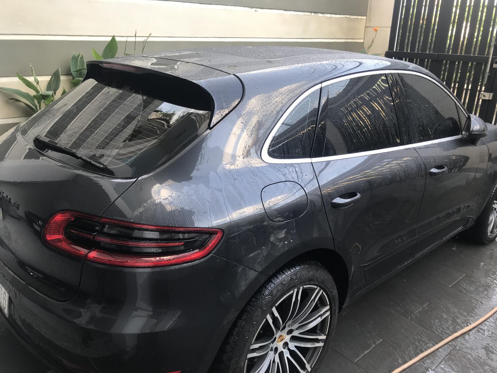 Porsche Macan 2017 - Bán Porsche Macan sản xuất 2017 xe đi 12.000km đúng đồng hồ, xe còn rất mới, cam kết chất lượng xe bao kiểm tra tại hãng