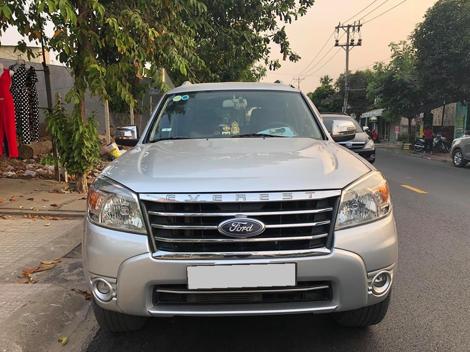 Ford Everest 2011 - Bán xe Ford Everest đời 2011, màu hồng, số sàn