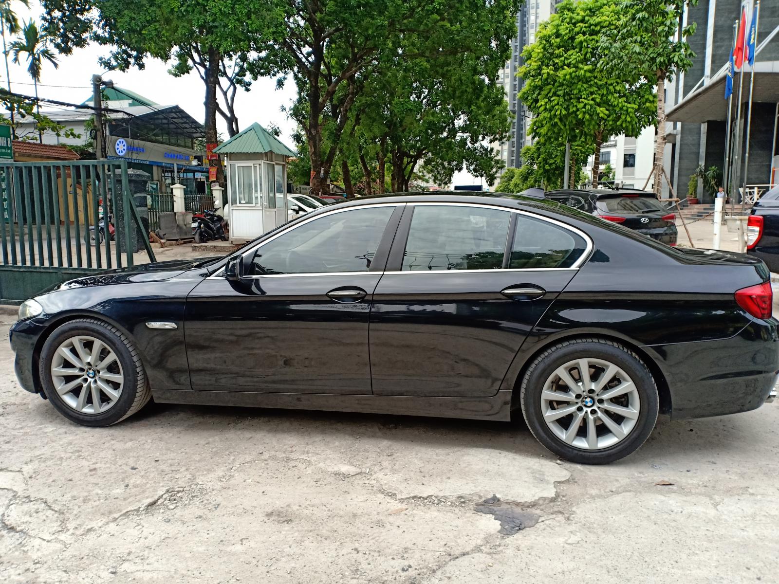 BMW 5 Series 528i 2012 - Cần bán BMW 5 Series 528i năm sản xuất 2012, màu đen, xe nhập