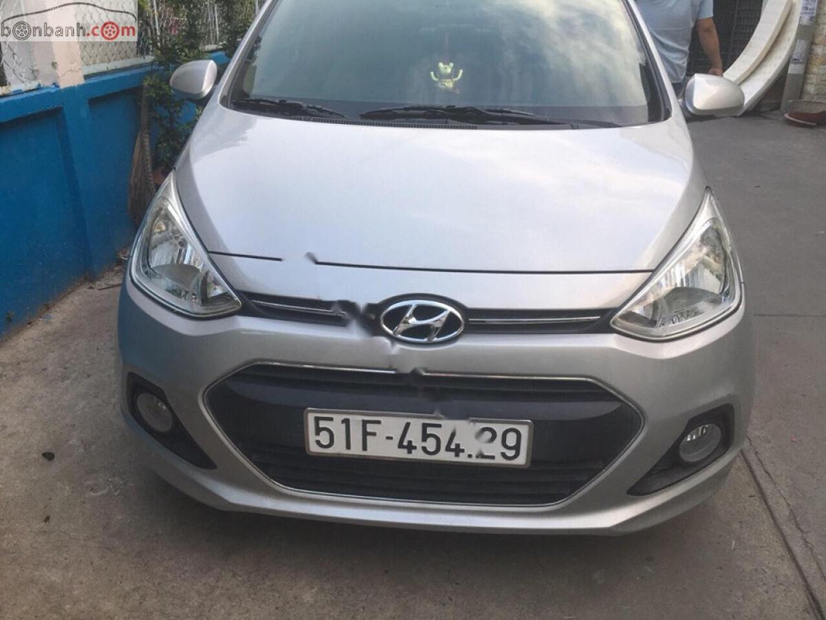 Hyundai Grand i10 2016 - Bán Hyundai Grand i10 đời 2016, màu bạc, nhập khẩu số sàn