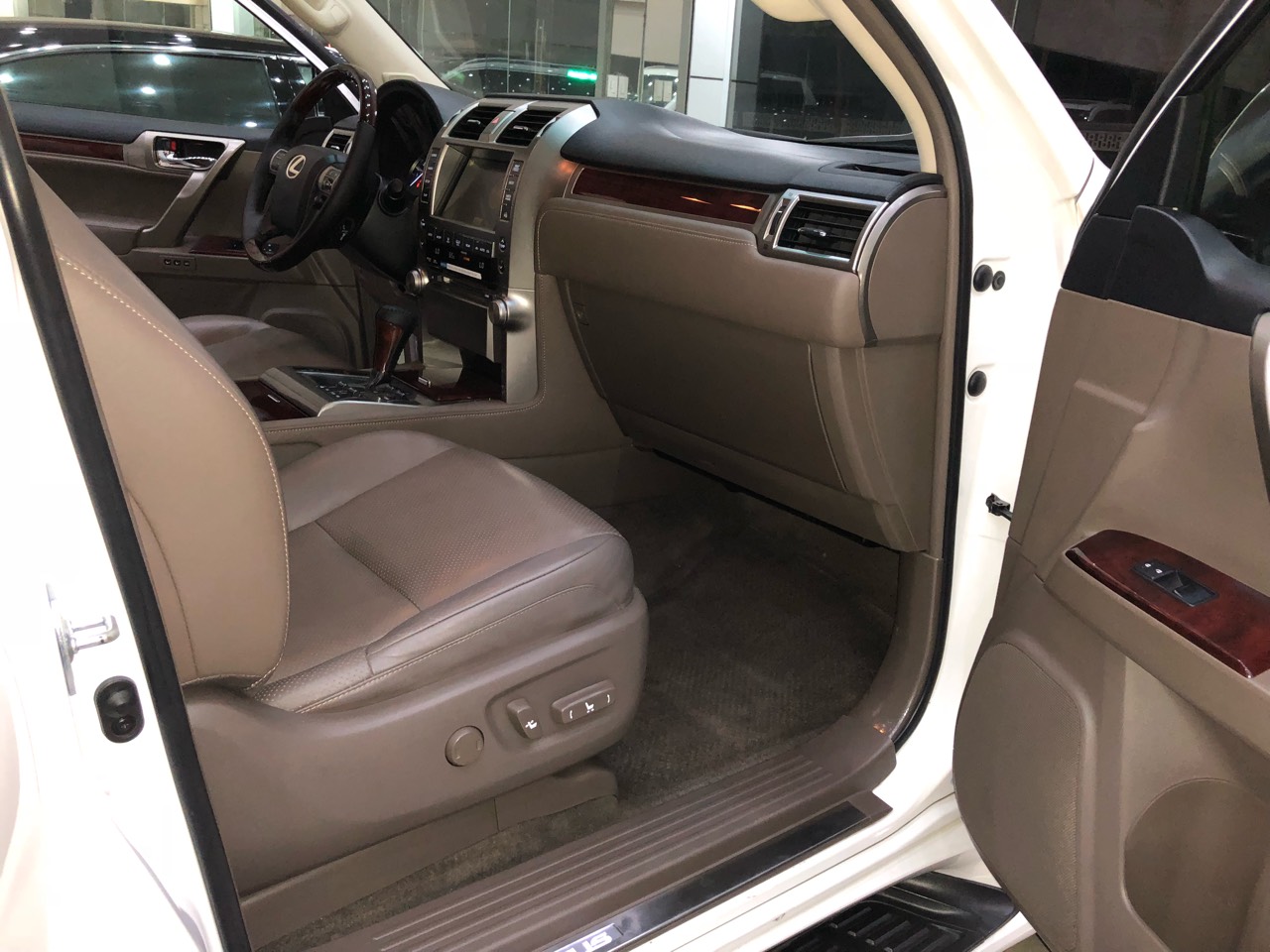 Lexus GX  460 2011 - Cần bán xe Lexus GX 460 đời 2011, màu trắng, nhập khẩu nguyên chiếc