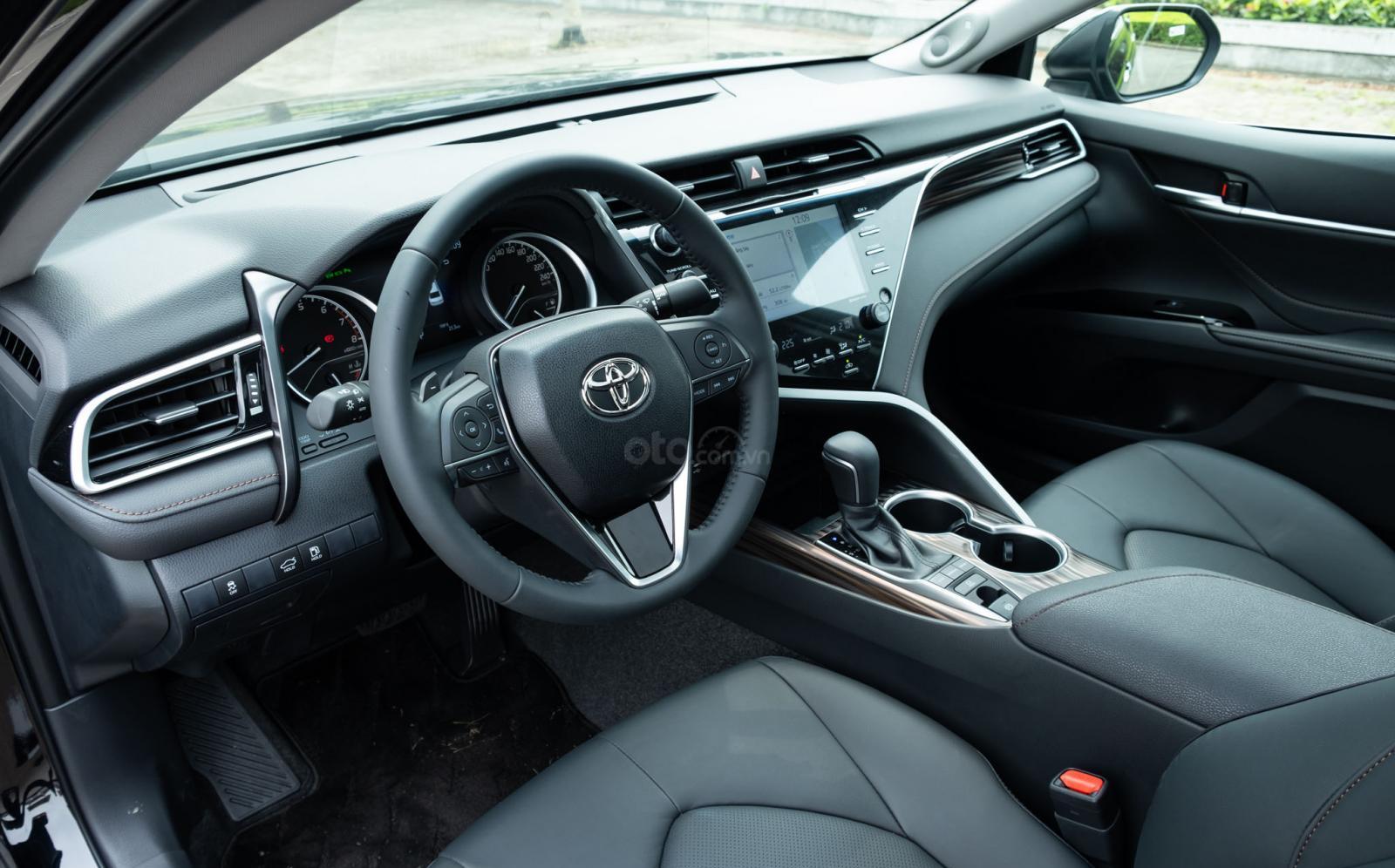 Toyota Camry 2.5Q 2019 - Cần bán Camry 2.5Q 2019, giá cực tốt