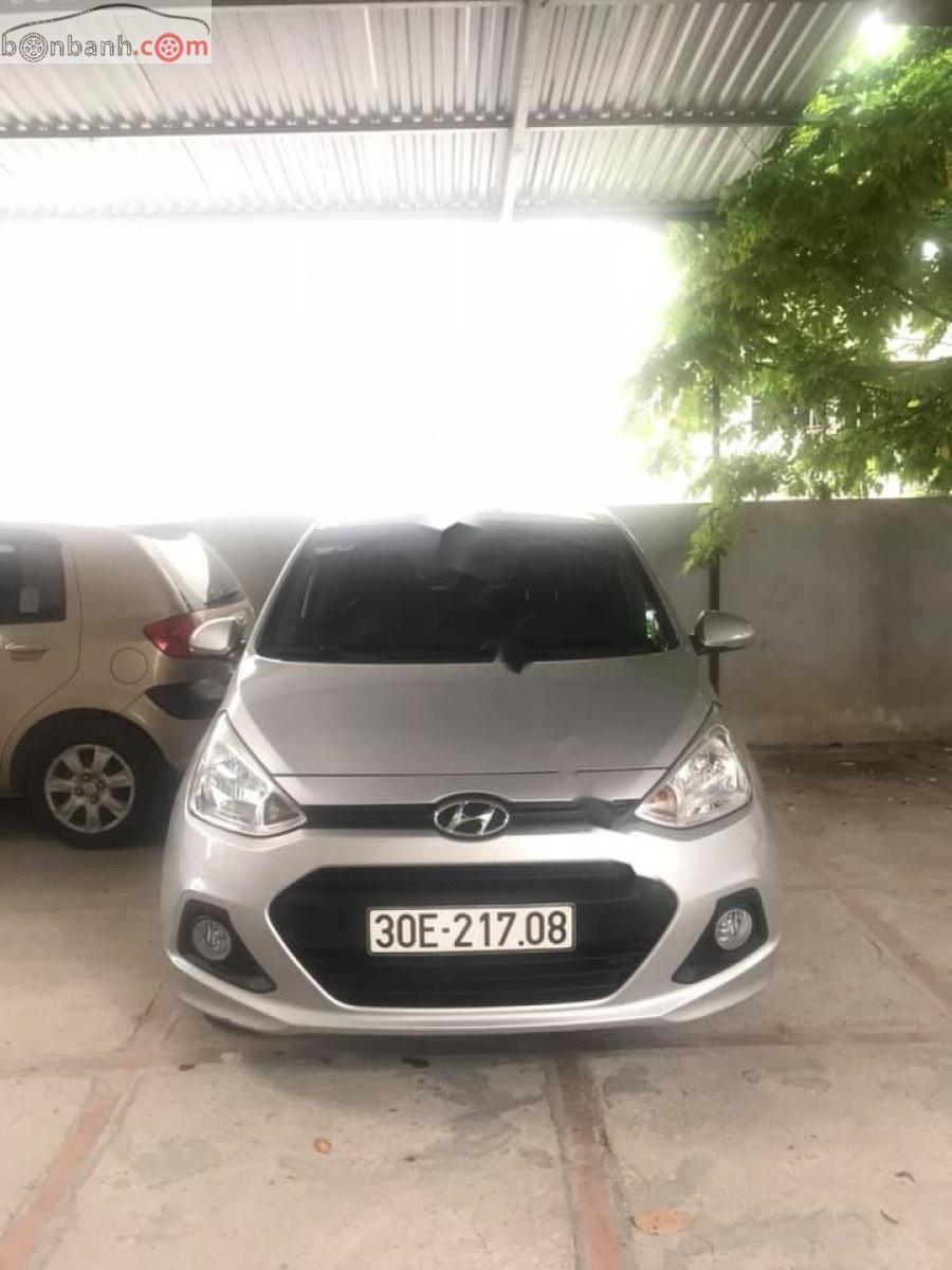 Hyundai Grand i10 2015 - Bán Hyundai Grand i10 sản xuất 2015, màu bạc, chính chủ, giá 300tr