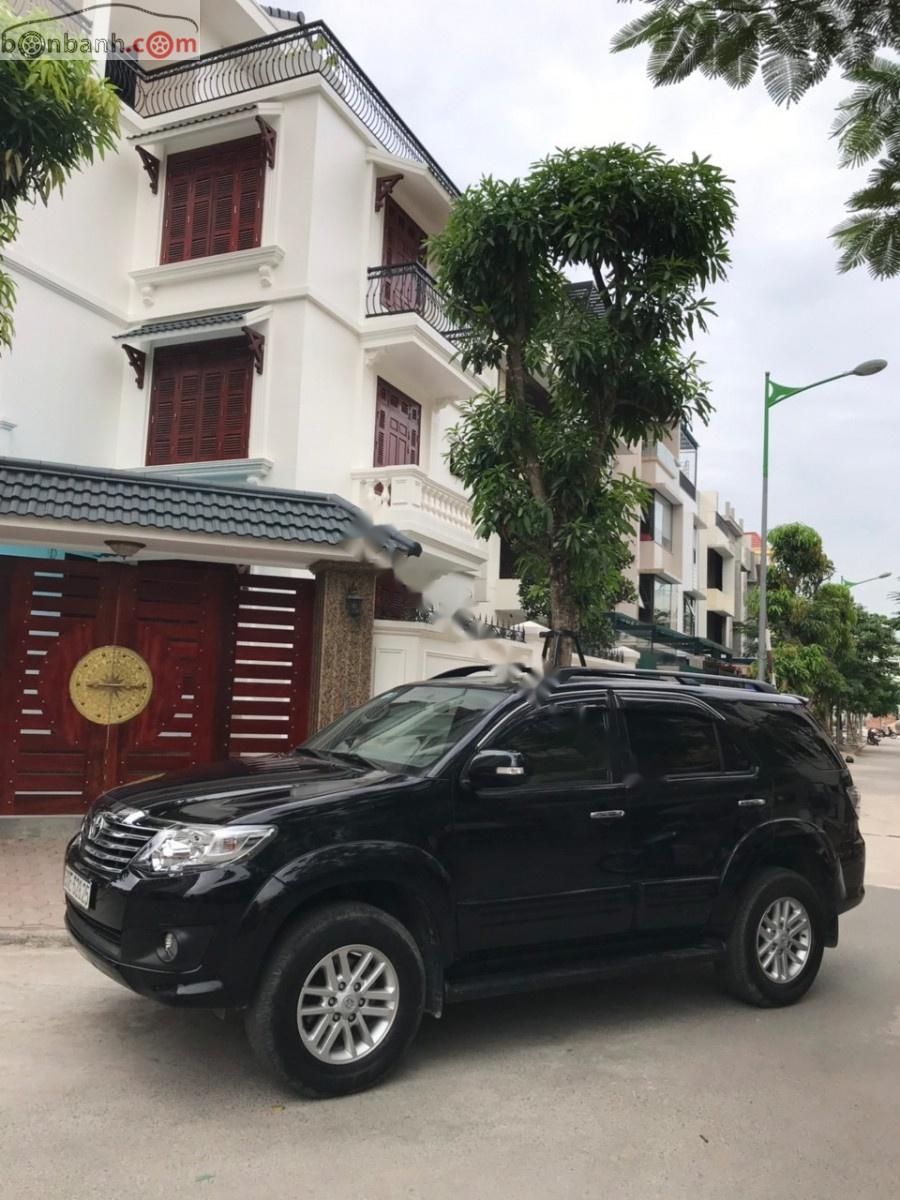 Toyota Fortuner V 2013 - Bán Toyota Fortuner V 2013, màu đen, xe gia đình, giá tốt