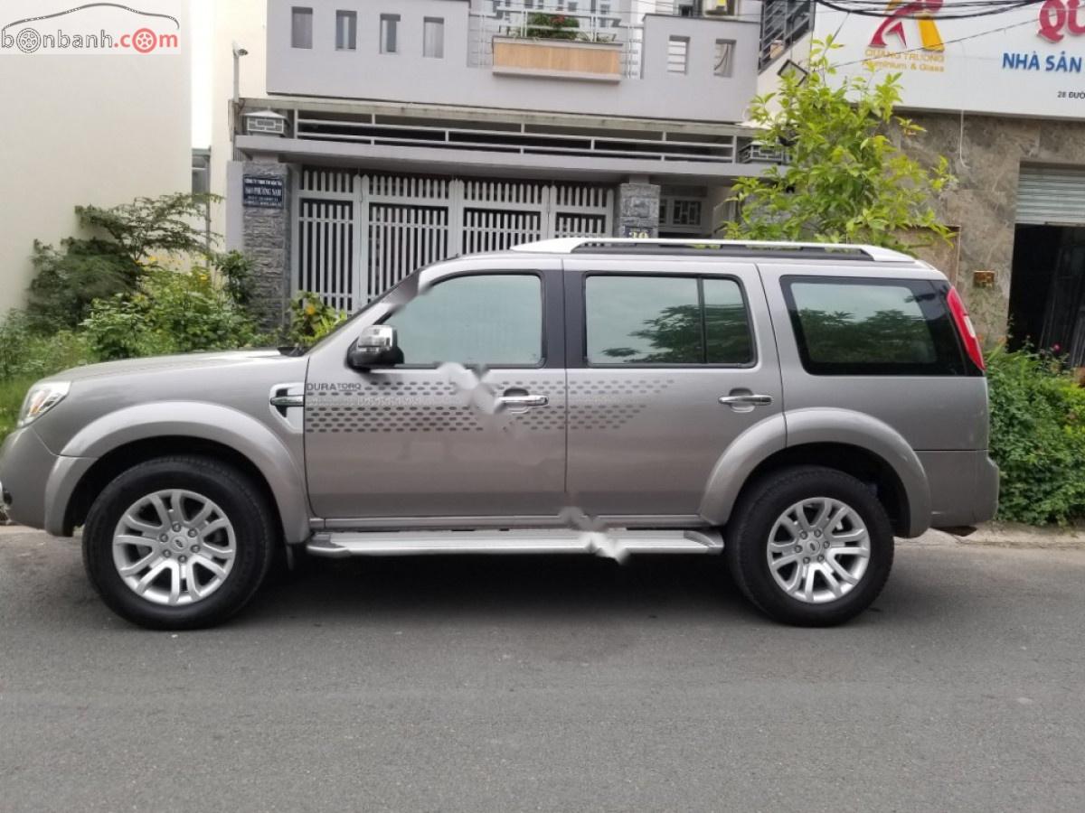 Ford Everest 2.5L 4x2MT 2013 - Bán Ford Everest 2.5L 4x2MT đời 2013, màu xám, xe gia đình