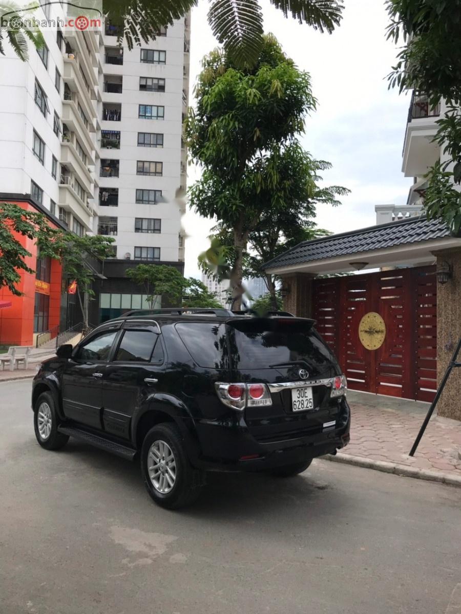 Toyota Fortuner V 2013 - Bán Toyota Fortuner V 2013, màu đen, xe gia đình, giá tốt