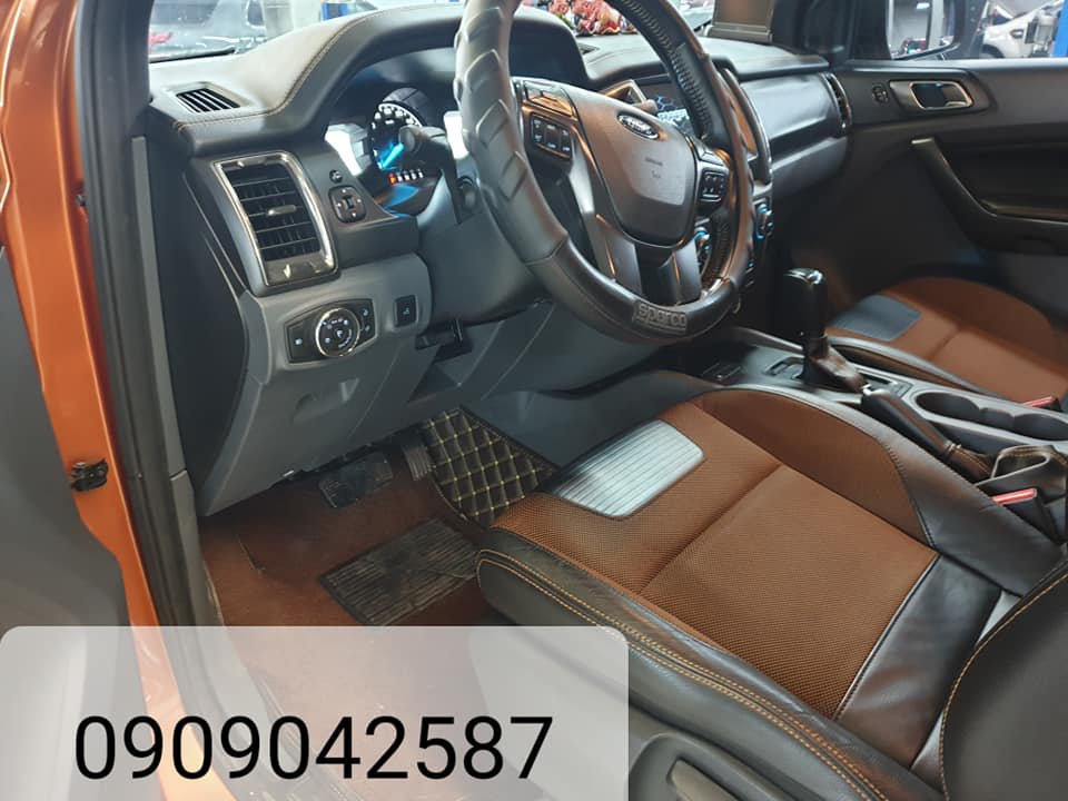 Ford Ranger Wildtrak 2.2L 2017 - Cần bán xe Ford Ranger Wildtrak 2.2L đời 2017, màu cam, nhập khẩu nguyên chiếc, giá tốt