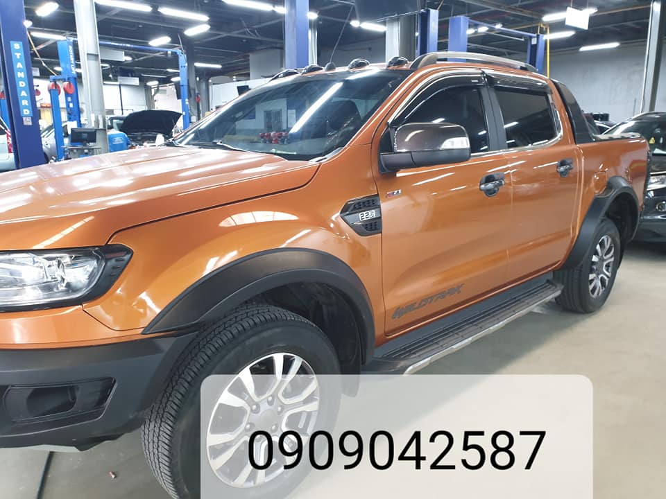 Ford Ranger Wildtrak 2.2L 2017 - Cần bán xe Ford Ranger Wildtrak 2.2L đời 2017, màu cam, nhập khẩu nguyên chiếc, giá tốt