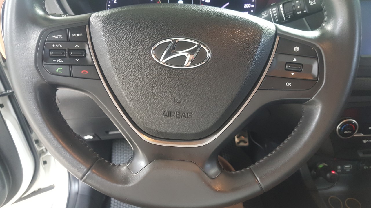 Hyundai i20 Active  1.4AT 2016 - Bán Hyundai i20 Active 1.4AT màu trắng số tự động nhập Ấn Độ 2016, biển Sài Gòn