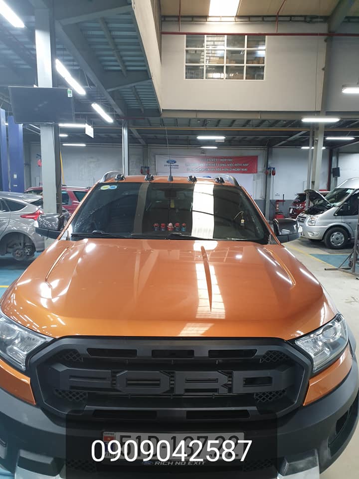 Ford Ranger Wildtrak 2.2L 2017 - Cần bán xe Ford Ranger Wildtrak 2.2L đời 2017, màu cam, nhập khẩu nguyên chiếc, giá tốt