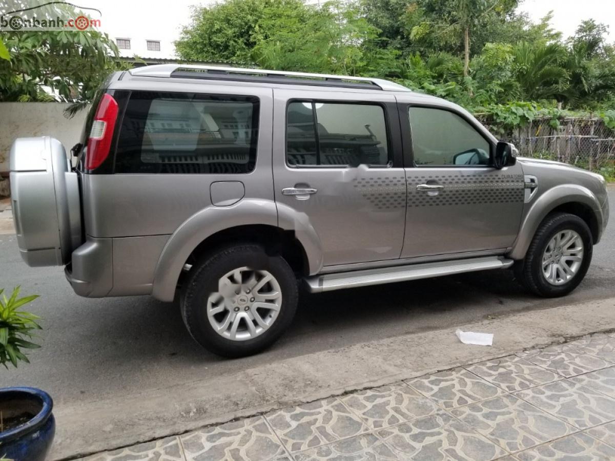 Ford Everest 2.5L 4x2MT 2013 - Bán Ford Everest 2.5L 4x2MT đời 2013, màu xám, xe gia đình