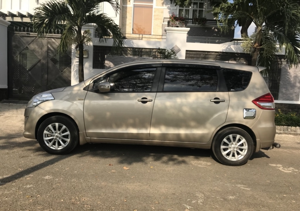 Suzuki Ertiga 2014 - Cần bán xe Suzuki Eartiga 2014 số tự động 7 chỗ, màu vàng cát