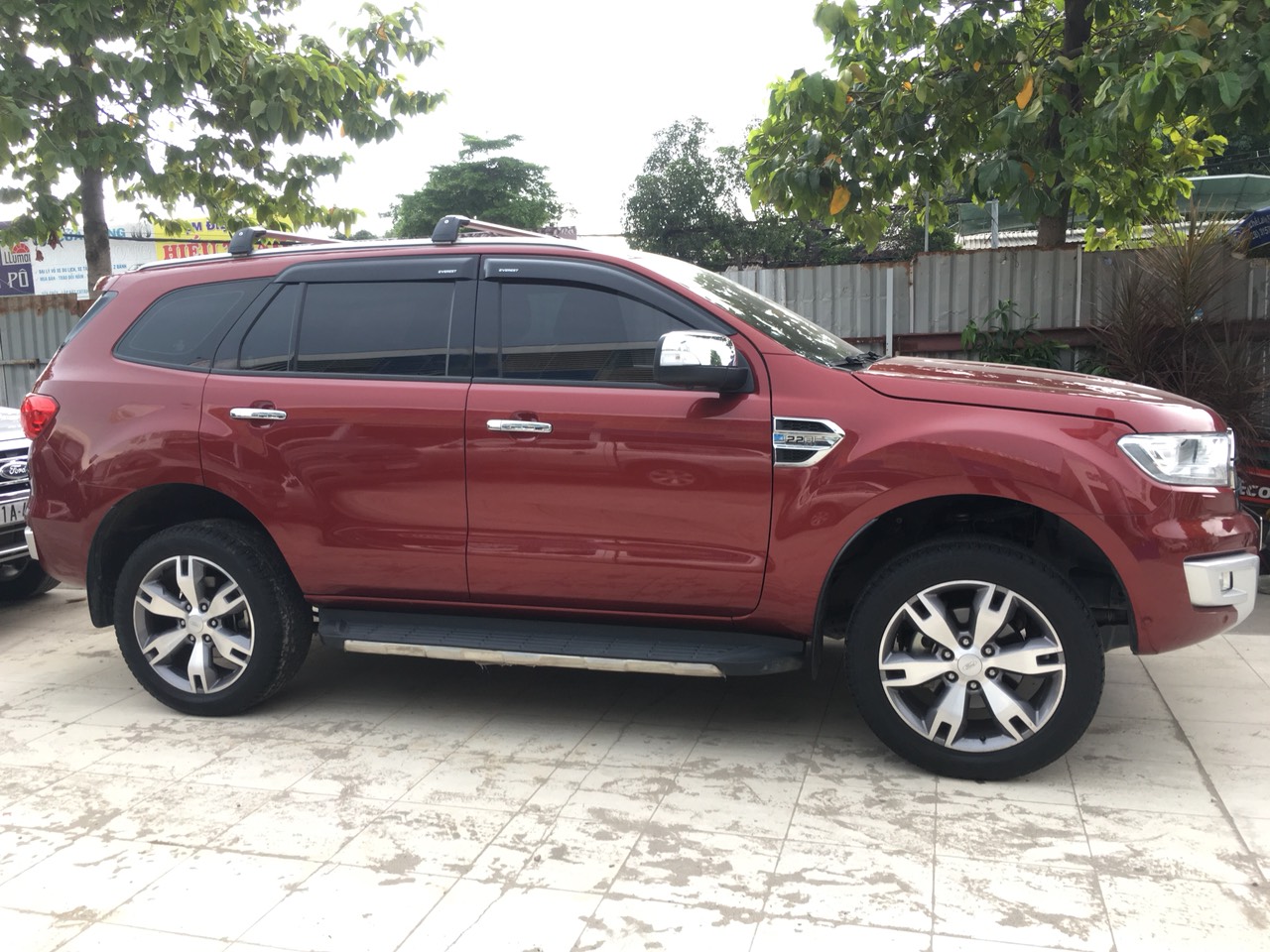 Ford Everest Titanium  2017 - Bán xe Ford Everest Titanium đời 2017, màu đỏ ruby, nhập khẩu