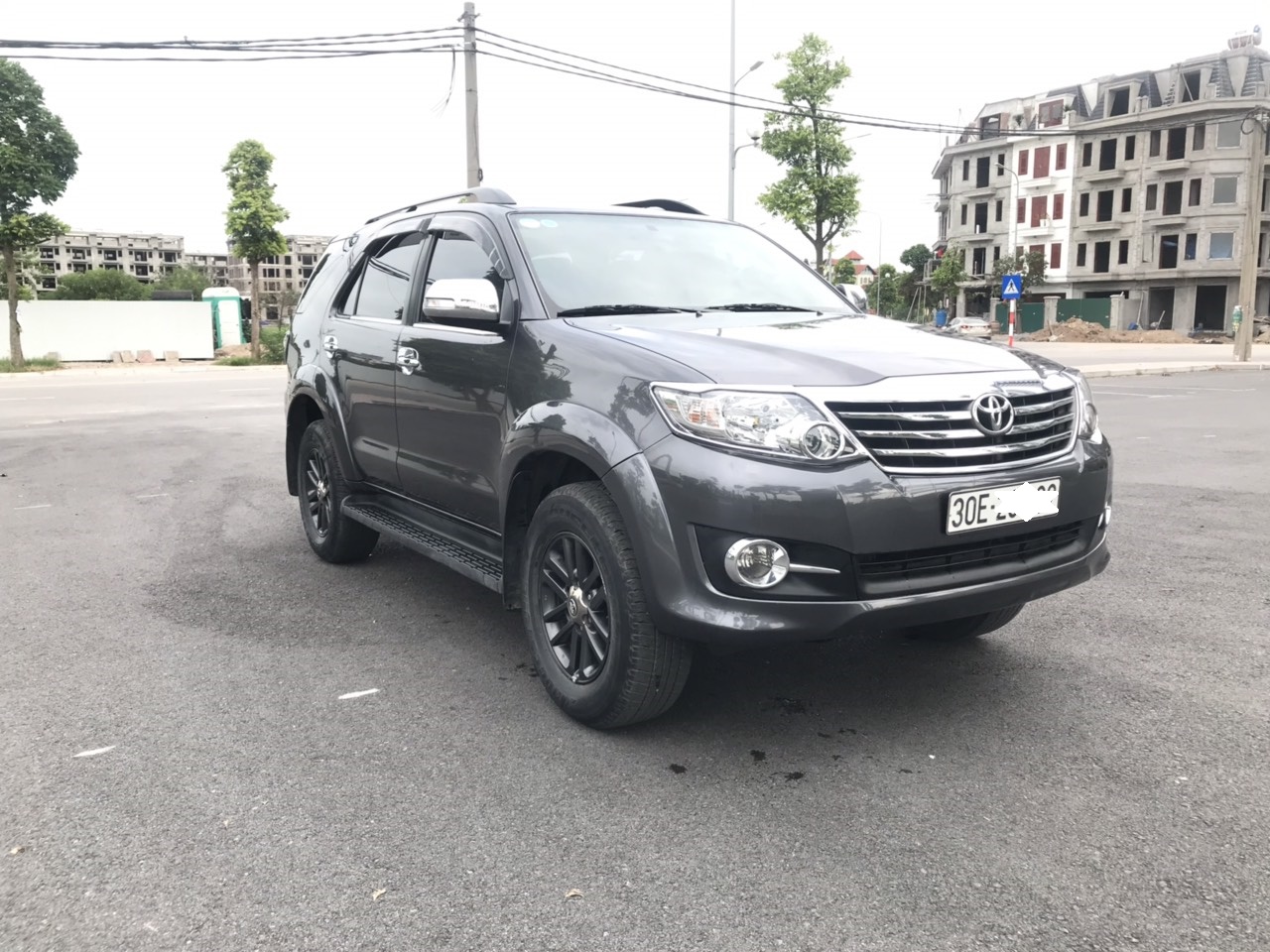 Toyota Fortuner 2.7AT 2015 - Cần bán Toyota Fortuner 2.7AT năm 2015, màu xám xe cực đẹp