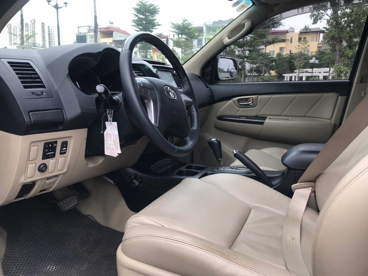 Toyota Fortuner 2.7AT 2015 - Cần bán Toyota Fortuner 2.7AT năm 2015, màu xám xe cực đẹp