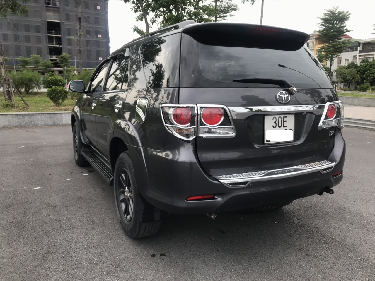 Toyota Fortuner 2.7AT 2015 - Cần bán Toyota Fortuner 2.7AT năm 2015, màu xám xe cực đẹp