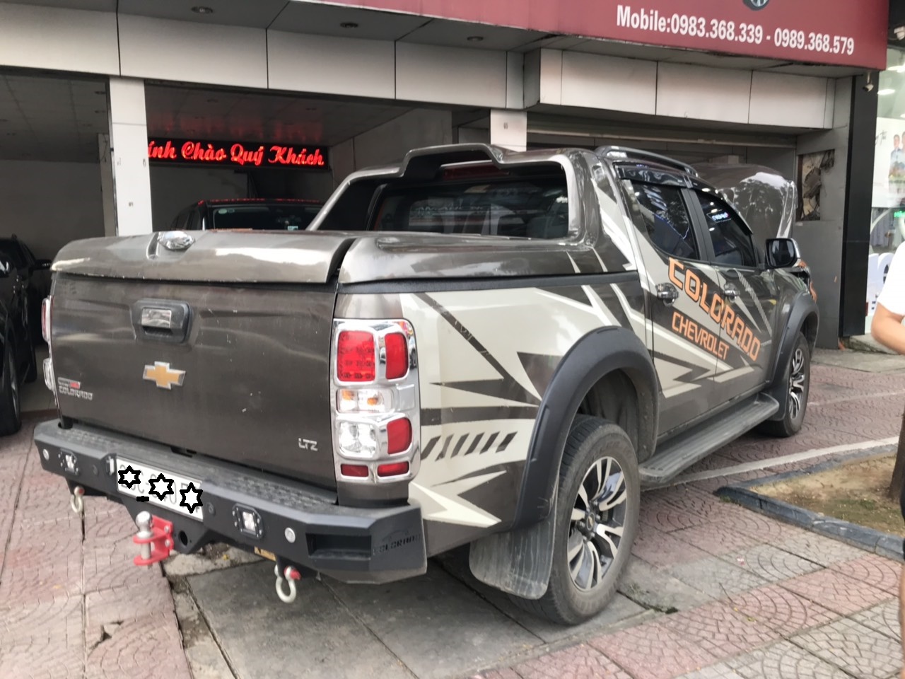 Chevrolet Colorado 2.8 LTZ 2017 - Cần bán gấp Chevrolet Colorado 2.8 LTZ đời 2017, màu nâu xe cực đẹp