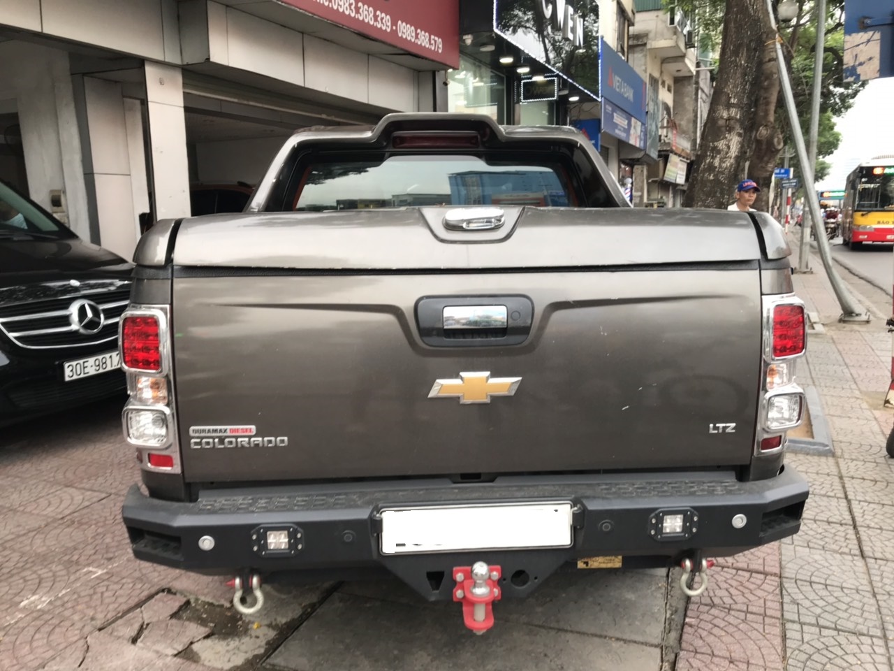 Chevrolet Colorado 2.8 LTZ 2017 - Cần bán gấp Chevrolet Colorado 2.8 LTZ đời 2017, màu nâu xe cực đẹp