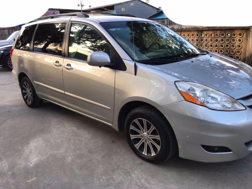 Toyota Sienna 2009 - Cần bán xe Sienna 2009 LE nhập Mỹ, màu bạc gia đình sử dụng kỹ