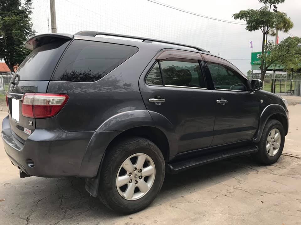 Toyota Fortuner 2009 - Cần bán xe Fortuner 2009, số sàn, máy dầu, màu xám