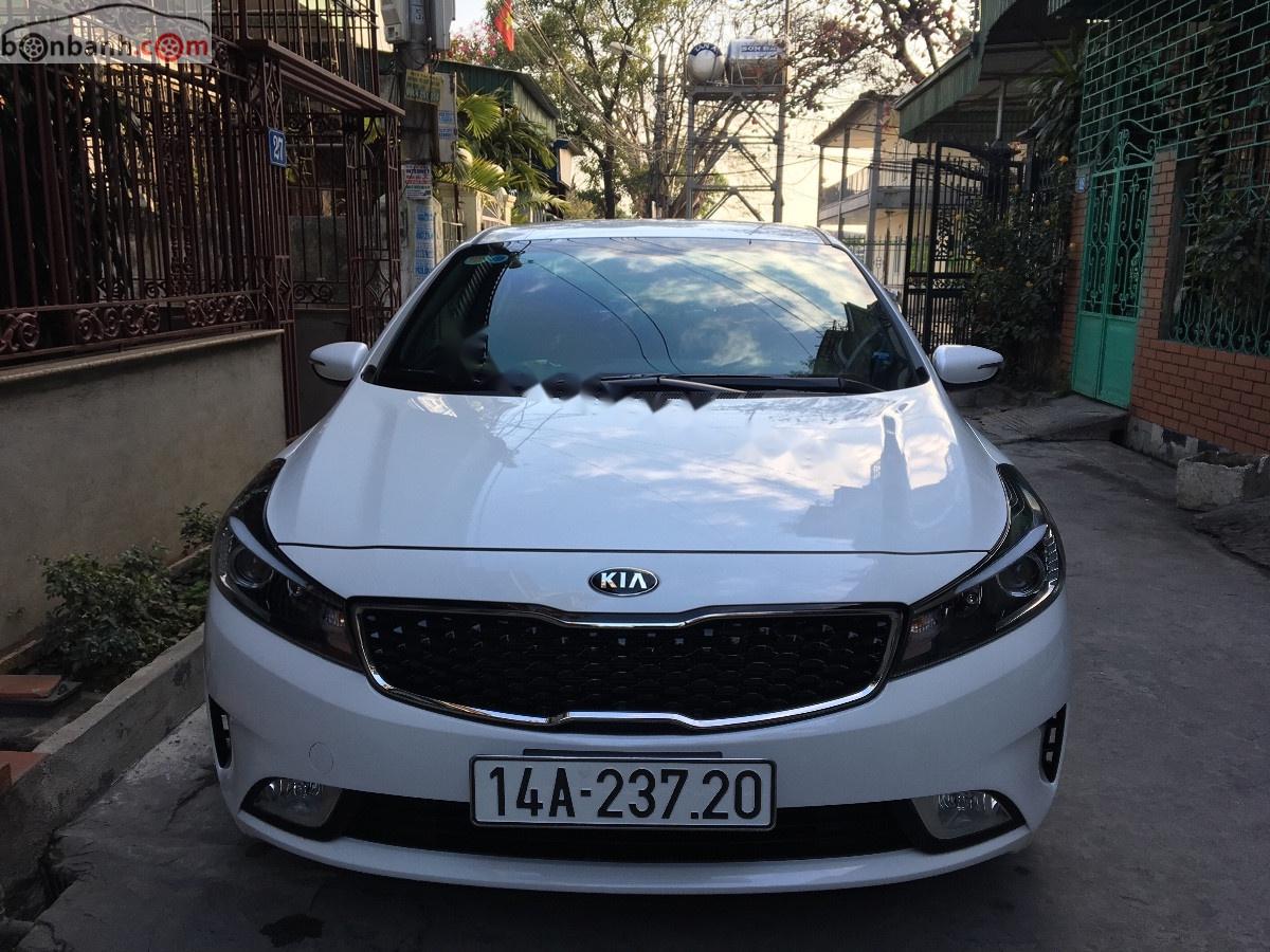 Kia Cerato 1.6 MT  2016 - Cần bán lại xe Kia Cerato 1.6 MT năm sản xuất 2016, màu trắng, đăng ký 2017