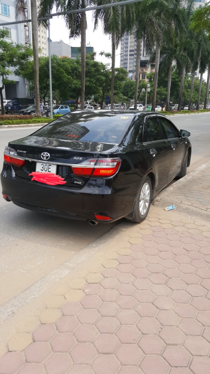 Toyota Camry E 2016 - Bán xe ô tô Toyota Camry 2.0E 2016