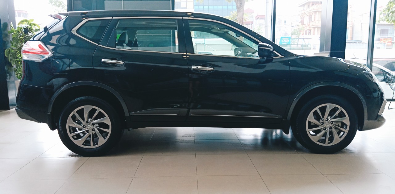 Nissan X trail 2.0 SL Premium 2019 - Bán ô tô Nissan X trail 2.0 SL Premium mới năm sản xuất 2019, màu đen, giá tốt 800 triệu