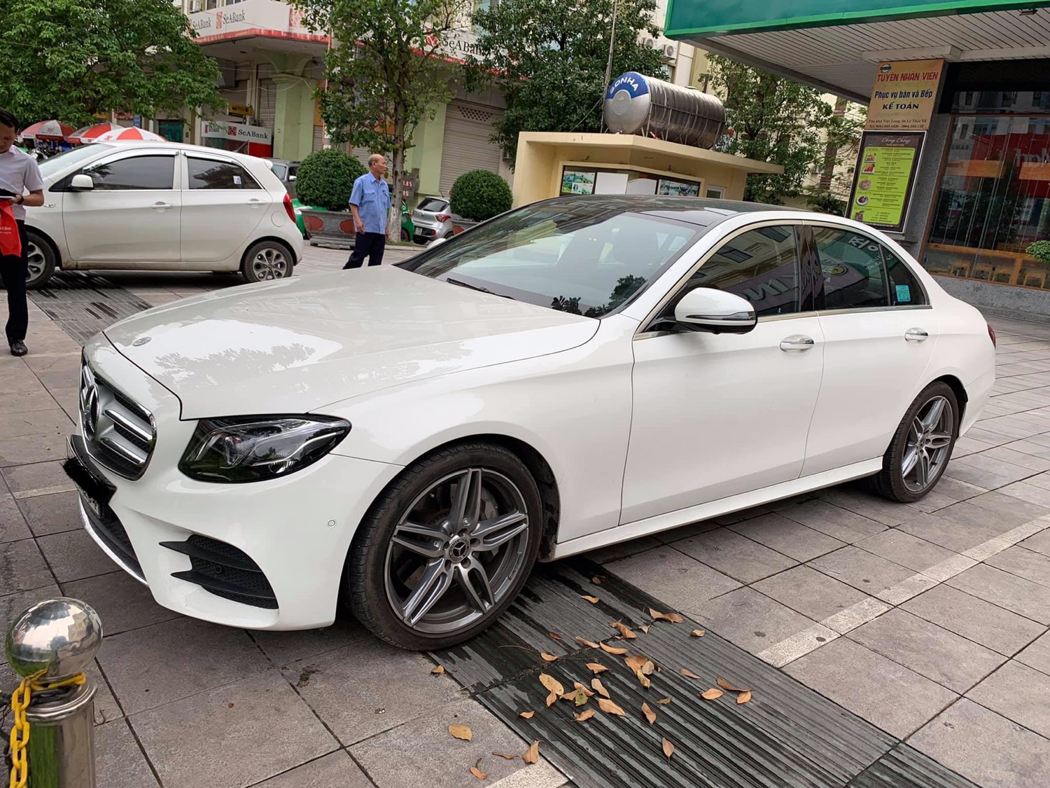 Mercedes-Benz E class E300 AMG 2017 - Mercedes E300 AMG 2018, đi 28.000km, chính chủ