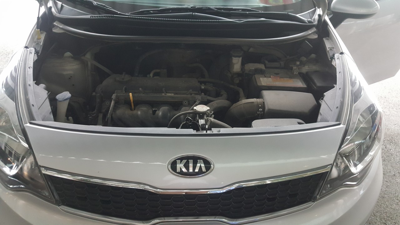 Kia Rio 1.4MT 2015 - Bán Kia Rio sedan 1.4MT màu bạc, số sàn nhập Hàn Quốc 2015, biển Sài Gòn đi 33000km