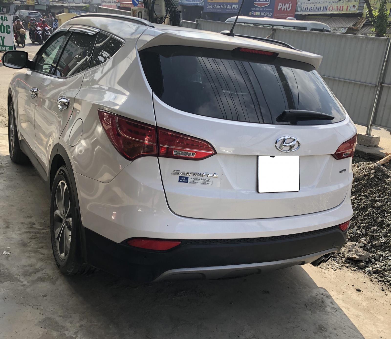 Hyundai Santa Fe 2.4 AT 4WD 2015 - Bán Hyundai Santa Fe 2.4 AT 4WD đời 2015, màu trắng