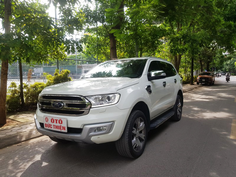 Ford Everest Titanium 4x2AT 2017 - Cần bán xe Ford Everest Titanium 4x2AT năm 2017, màu trắng, nhập khẩu nguyên chiếc