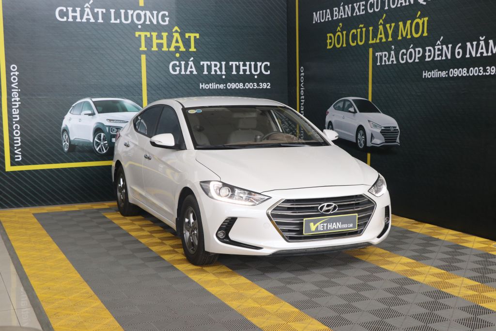 Hyundai Elantra GLS 1.6MT 2017 - Bán Hyundai Elantra GLS 1.6MT sản xuất năm 2017, màu trắng