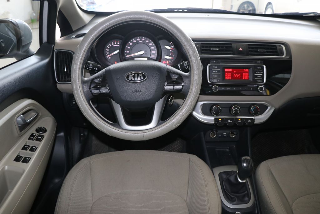 Kia Rio 1.4MT 2015 - Bán Kia Rio 1.4MT năm 2015, màu bạc, nhập khẩu nguyên chiếc, giá chỉ 396 triệu