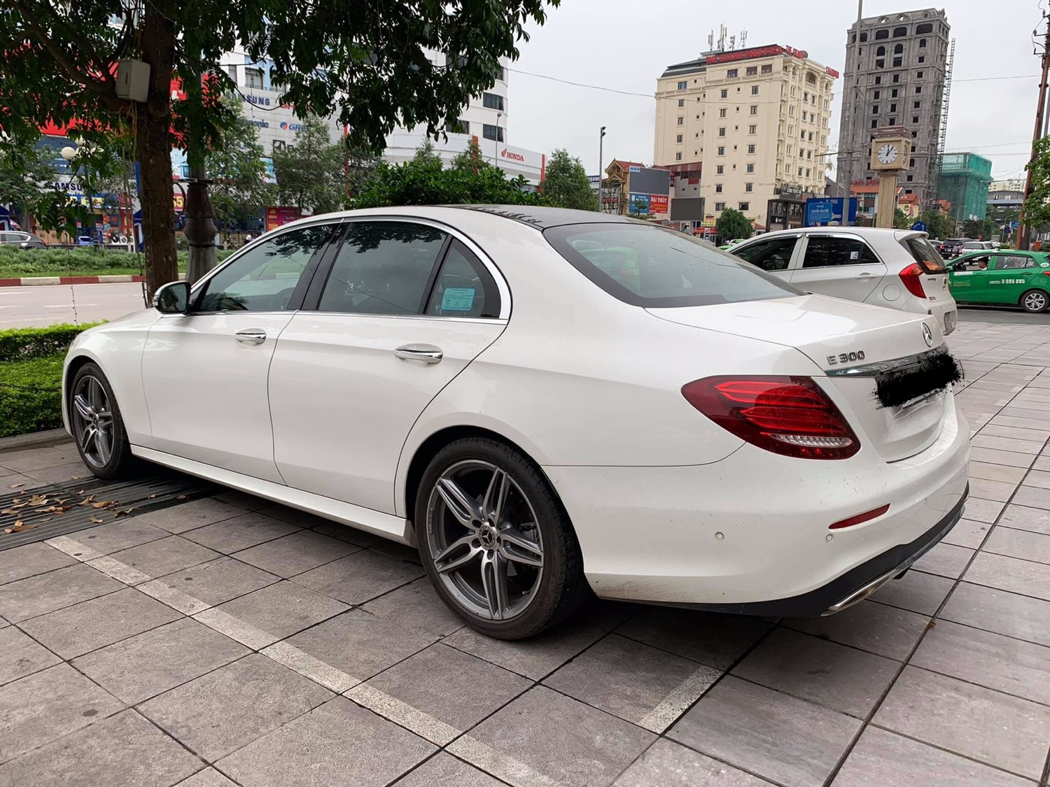 Mercedes-Benz E class E300 AMG 2017 - Mercedes E300 AMG 2018, đi 28.000km, chính chủ