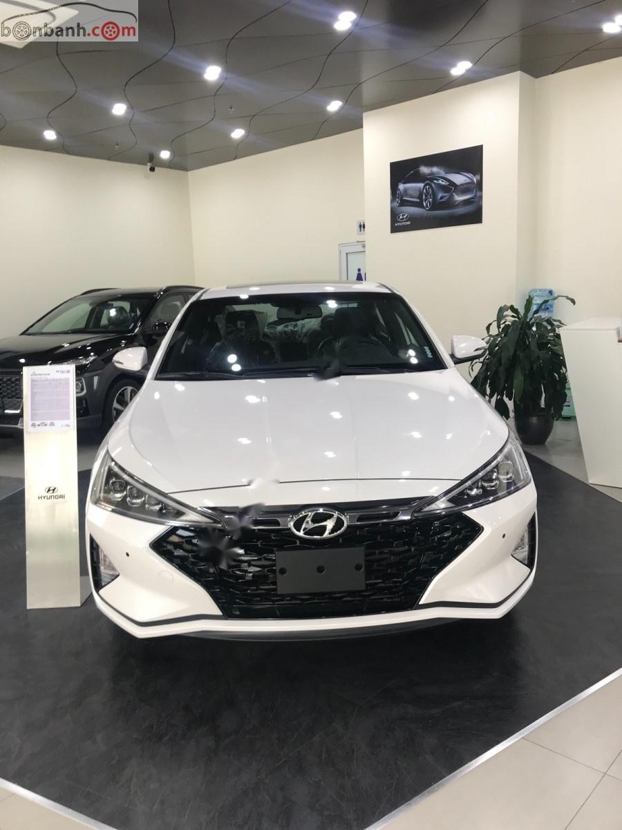 Hyundai Elantra Sport 1.6 AT 2019 - Cần bán xe Hyundai Elantra Sport 1.6 AT năm sản xuất 2019, màu trắng