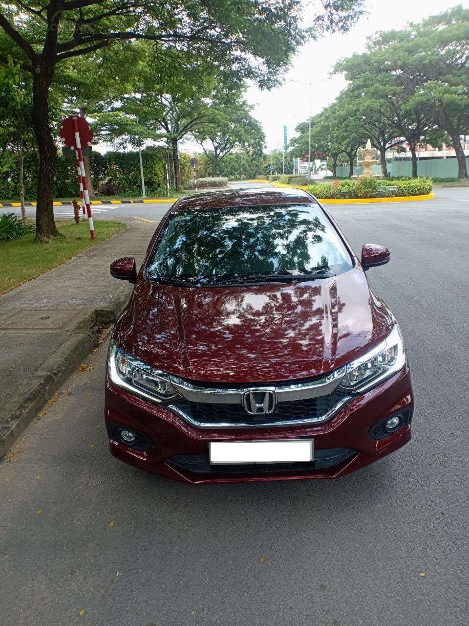 Honda City 1.5CVT 2018 - Bán xe Honda City 1.5CVT sản xuất 2018, màu đỏ xe đi ít cần bán lại 535 triệu