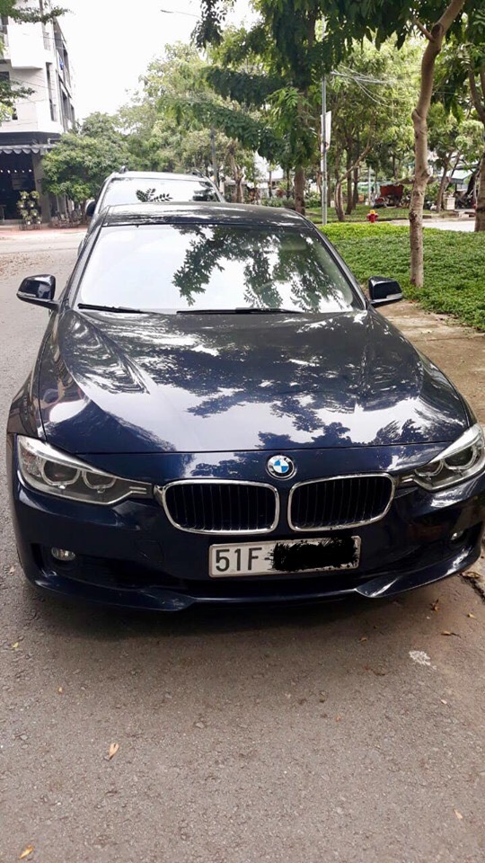 BMW 3 Series 320i 2015 - Bán BMW 320i sản xuất 2015, màu xanh đen, đi 36.000km, chính chủ bán