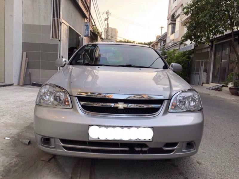 Chevrolet Lacetti  MT 2012 - Bán Chevrolet Lacetti đời 2012 màu bạc, xe gia đình 1 chủ mua mới sử dụng rất kỹ nên còn rất đẹp