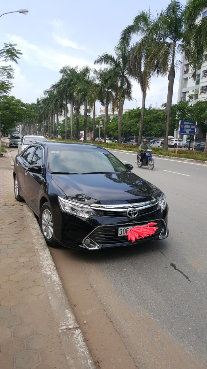 Toyota Camry E 2016 - Bán xe ô tô Toyota Camry 2.0E 2016