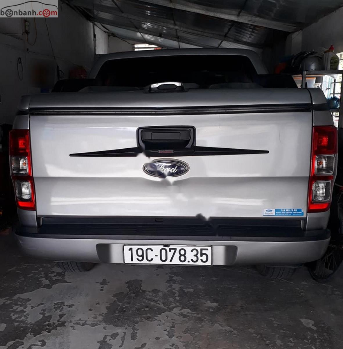 Ford Ranger XLS 2.2L 4x2 MT 2015 - Bán ô tô Ford Ranger XLS 2.2L 4x2 MT sản xuất 2015, màu bạc, xe nhập 