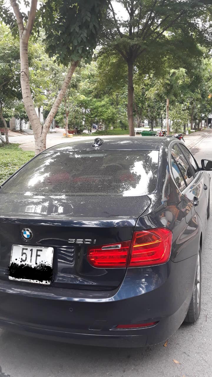 BMW 3 Series 320i 2015 - Bán BMW 320i sản xuất 2015, màu xanh đen, đi 36.000km, chính chủ bán