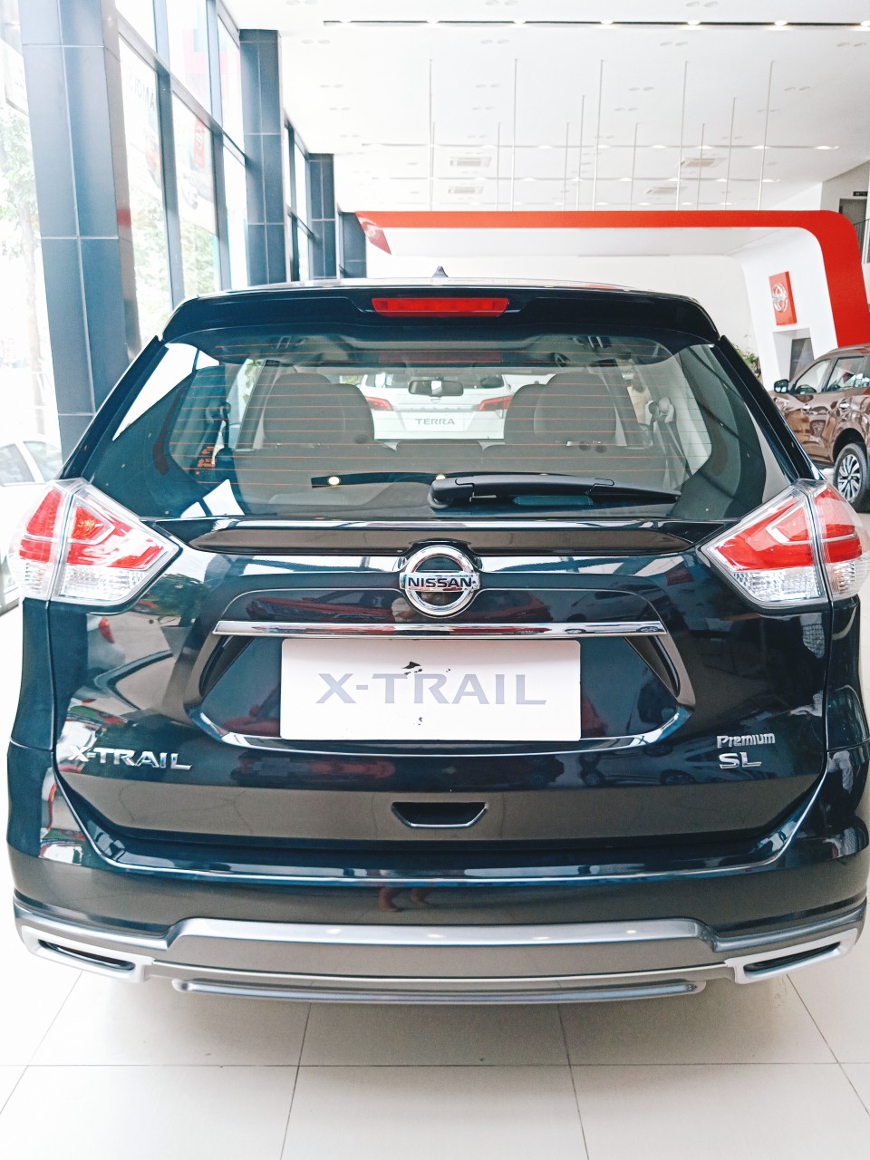 Nissan X trail 2.0 SL Premium 2019 - Bán ô tô Nissan X trail 2.0 SL Premium mới năm sản xuất 2019, màu đen, giá tốt 800 triệu