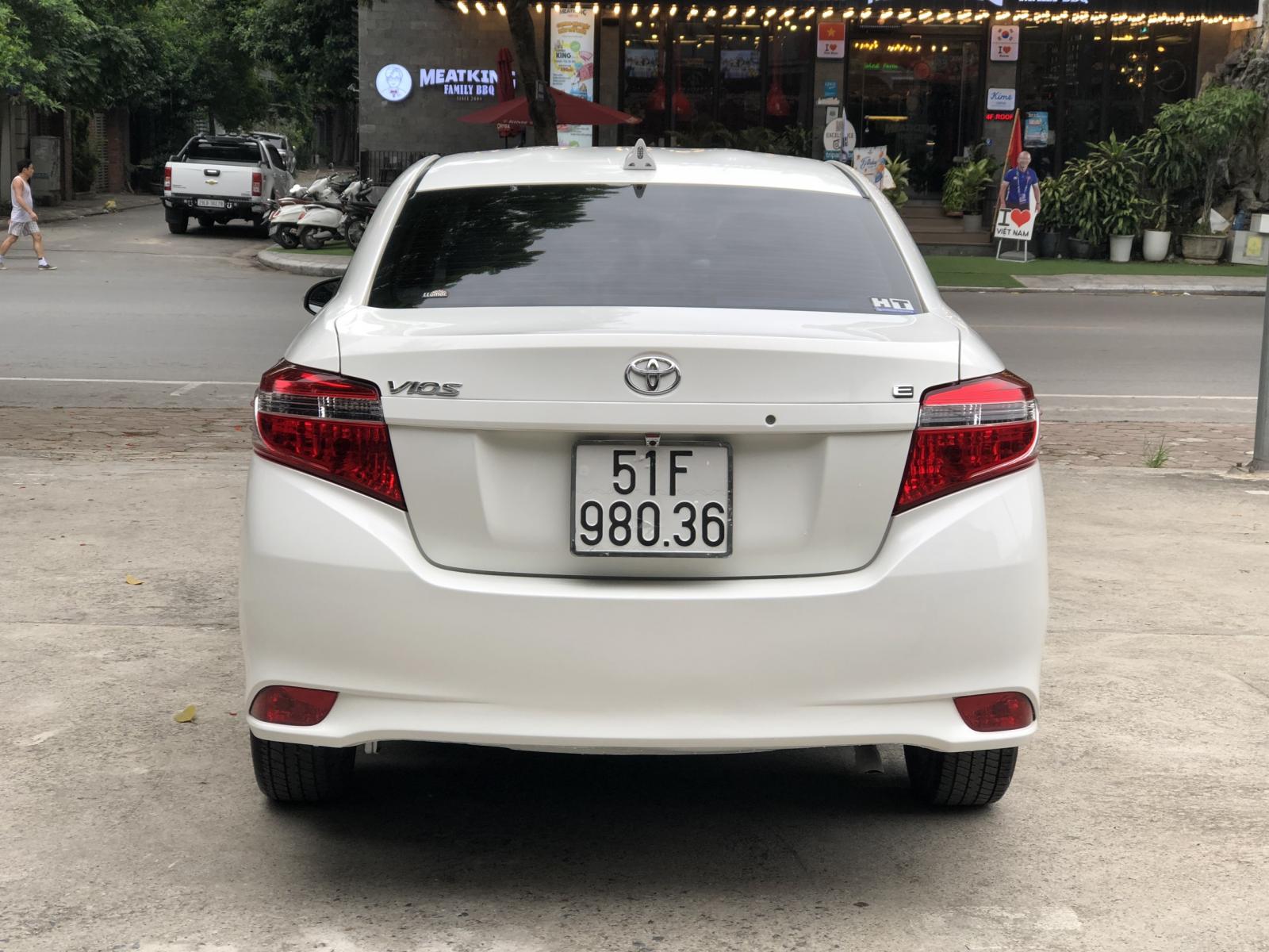 Toyota Vios 2016 - Bán Toyota Vios E 1.5 MT 2016, số sàn, màu trắng, hỗ trợ trả góp