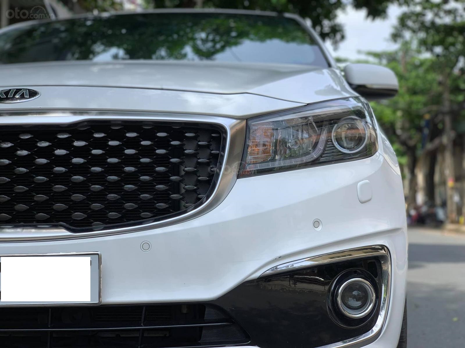 Kia Sedona 3.3 GATH 2016 - Bán xe Kia Sedona 3.3 GATH 2016, màu trắng, xe gia đình đi ít, giữ gìn, xe như mới