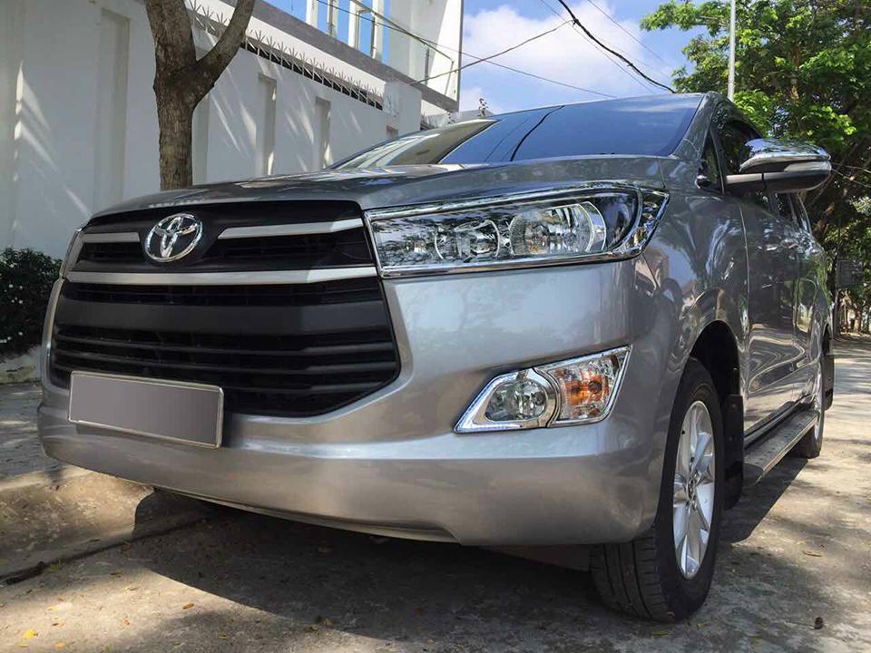 Toyota Innova 2017 - Kẹt tiền bán gấp Innova 2017, số sàn, màu xám