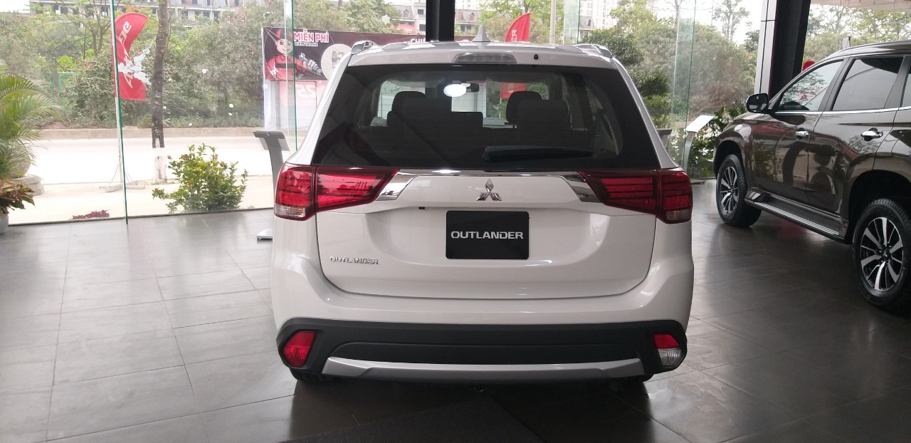 Mitsubishi Outlander 2019 - Bán Mitsubishi Outlander đời 2019, đủ màu cho các bản giao trong tháng 7 với nhiều ưu đãi hấp dẫn